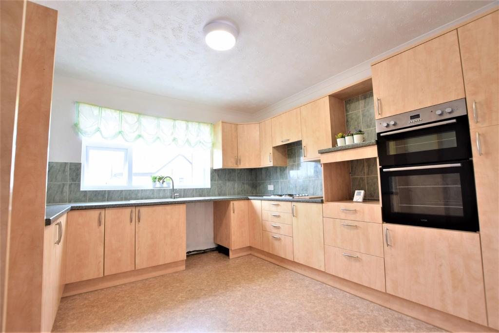 HollandonSea 2 bed flat £215,000