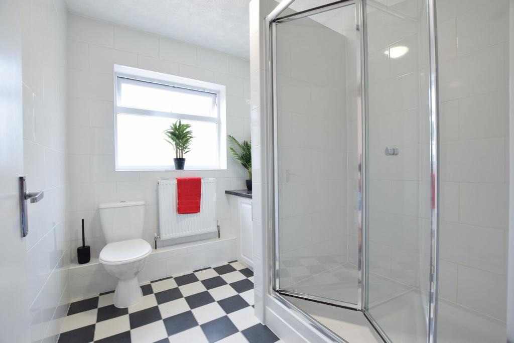 HollandonSea 2 bed flat £215,000