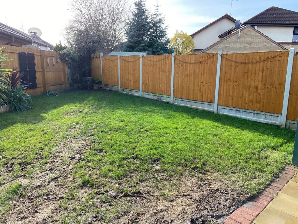 Kenton Way, Langdon Hills 2 bed semidetached house £1,450 pcm (£335 pw)