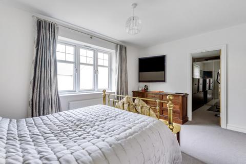 5 bedroom detached house for sale - Mallows Close, Fleet, Hampshire, GU51
