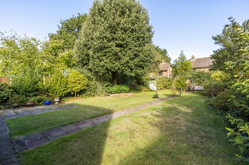 Peters Road, Locks Heath, Southampton, Hampshire. SO31 6EL 3 bed