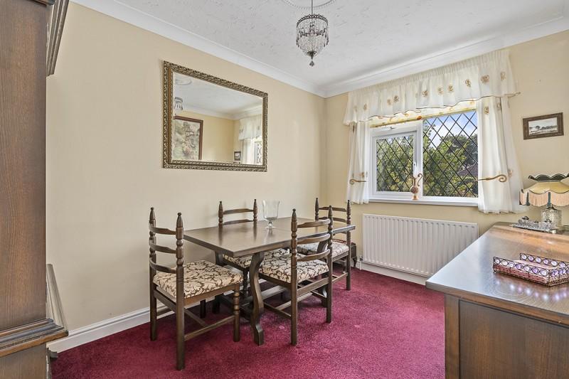 Peters Road, Locks Heath, Southampton, Hampshire. SO31 6EL 3 bed
