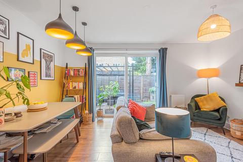52 Rathmell Drive, London, SW4 8JN