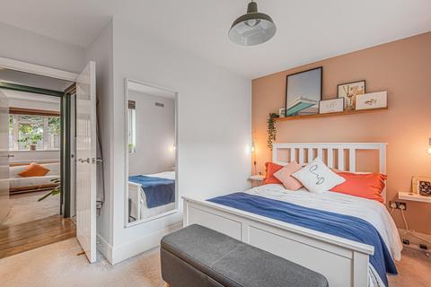 52 Rathmell Drive, London, SW4 8JN