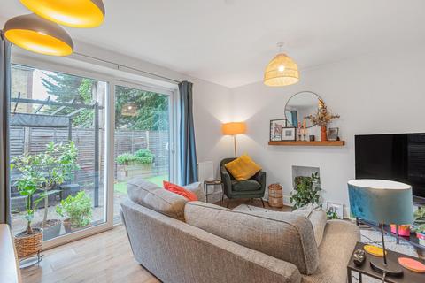 52 Rathmell Drive, London, SW4 8JN