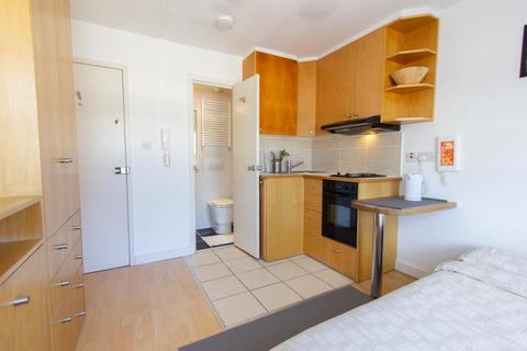 Studio to rent, Penywern Road, Earls Court, London SW5