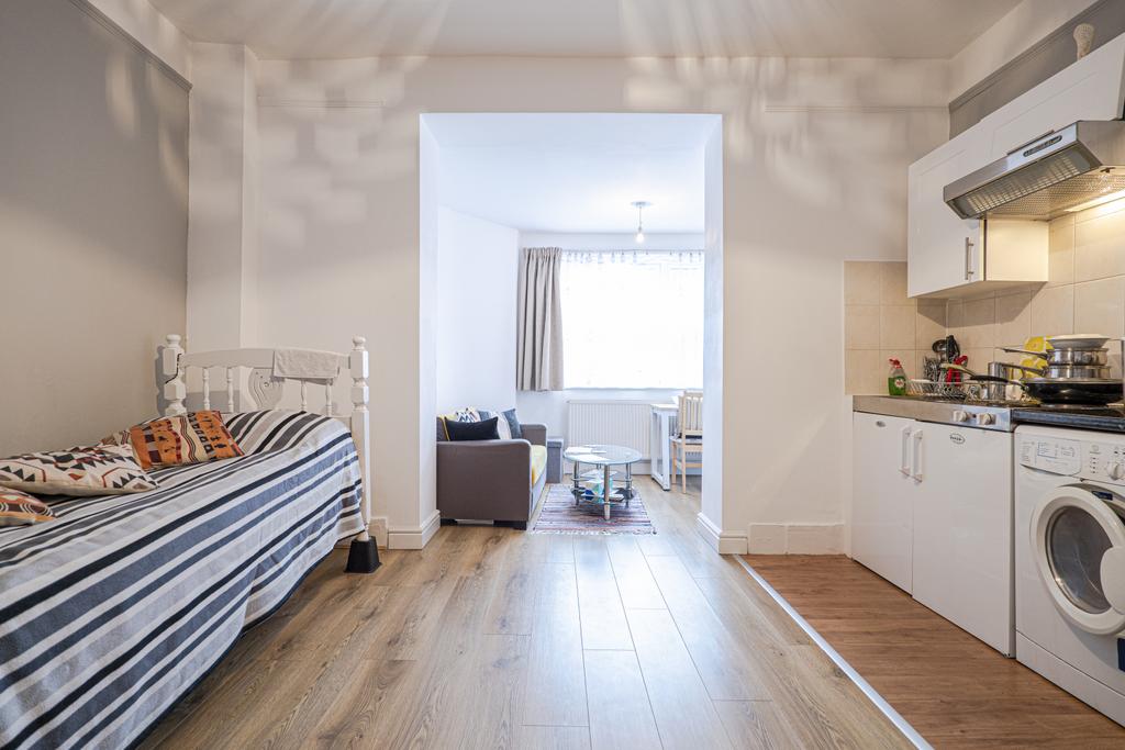 Studio For Rent - Cromwell Road