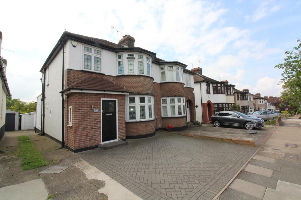 Carlton Road, RM2 3 bed semidetached house £1,850 pcm (£427 pw)