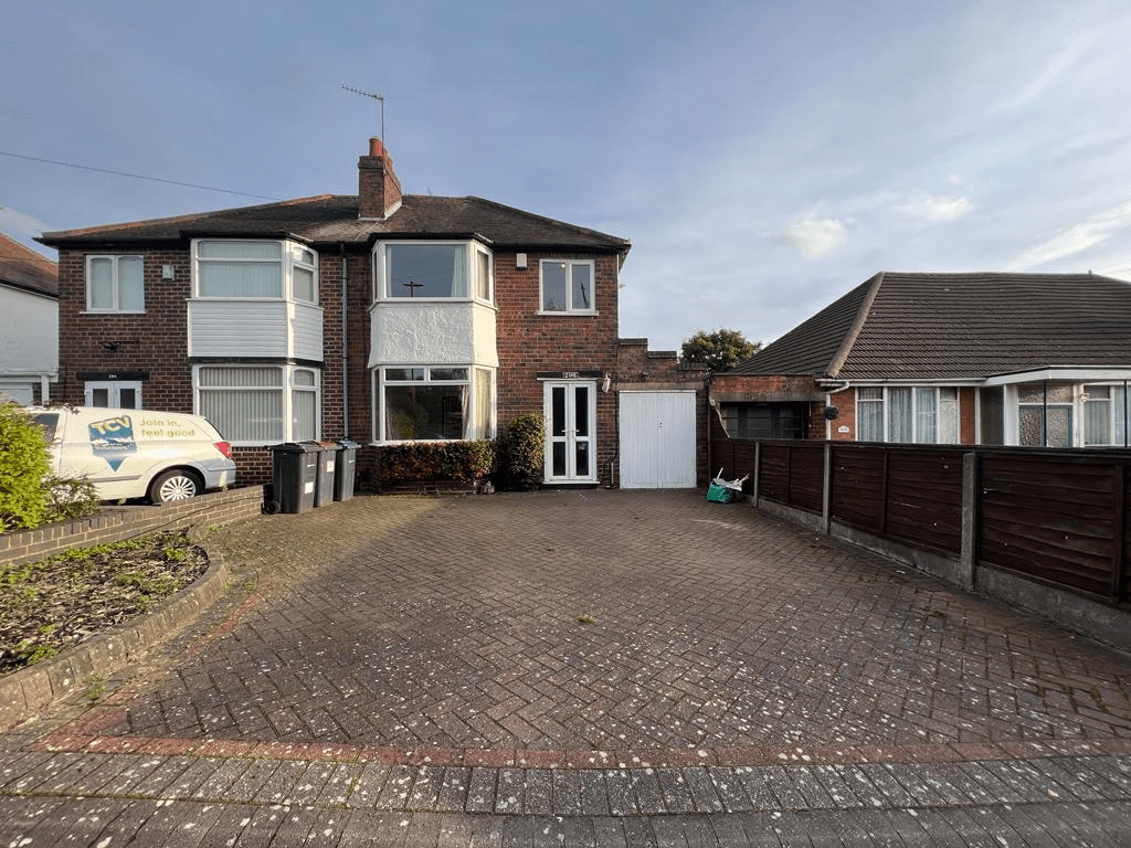 Stonehouse Lane, Birmingham, B32 3 bed semidetached house £975 pcm