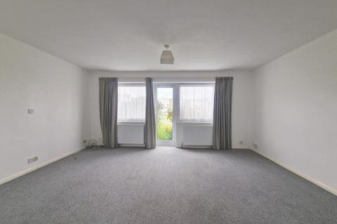 2 bedroom flat to rent, Lord Warden Avenue, Walmer, CT14
