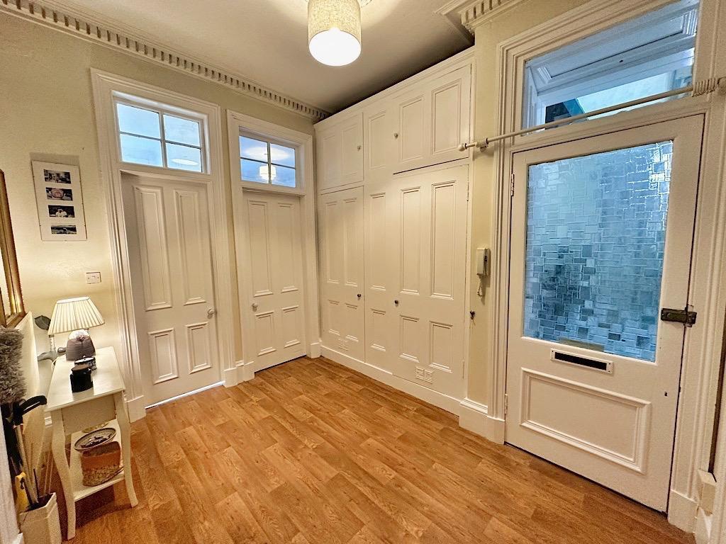 Melville Street, Glasgow G41 2 bed flat for sale £199,995