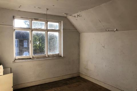 49 Hillside Avenue, Gravesend, DA12 5QN
