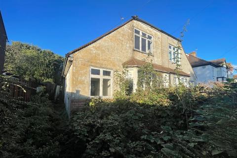 49 Hillside Avenue, Gravesend, DA12 5QN