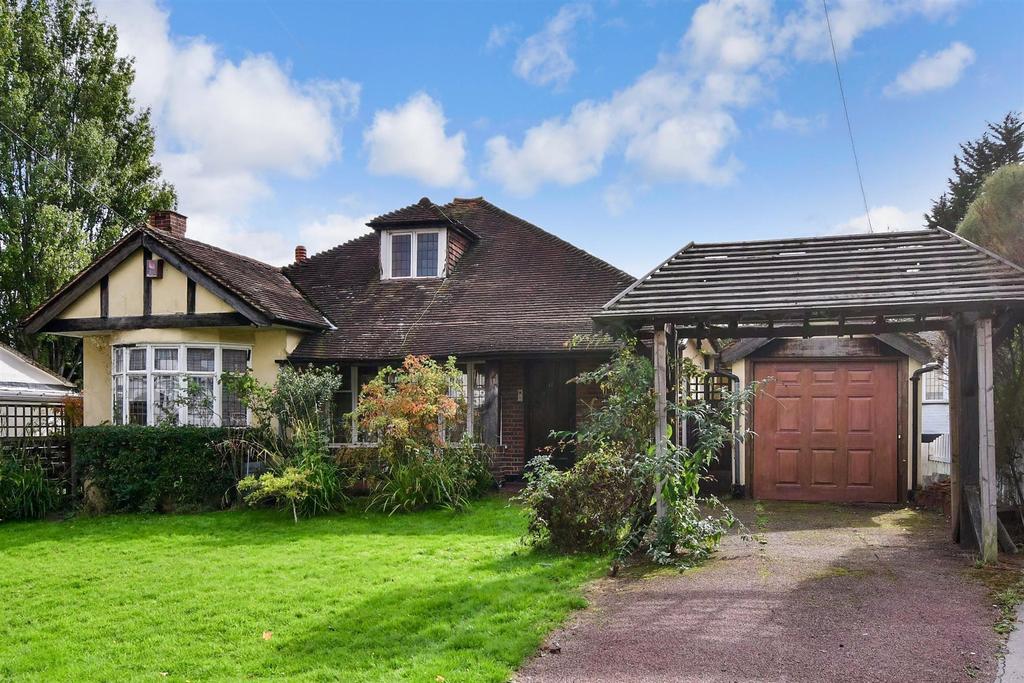 Addisons Close, Shirley, Croydon, Surrey 3 bed detached bungalow for