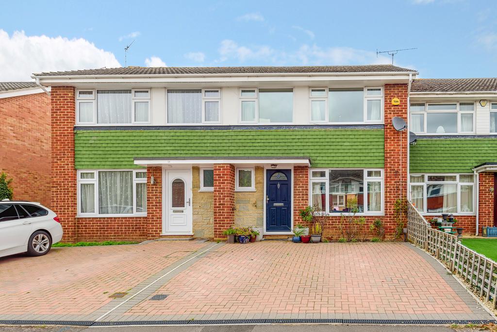 Marlborough Road, Maidenhead, SL6 3 bed terraced house £1,600 pcm (£