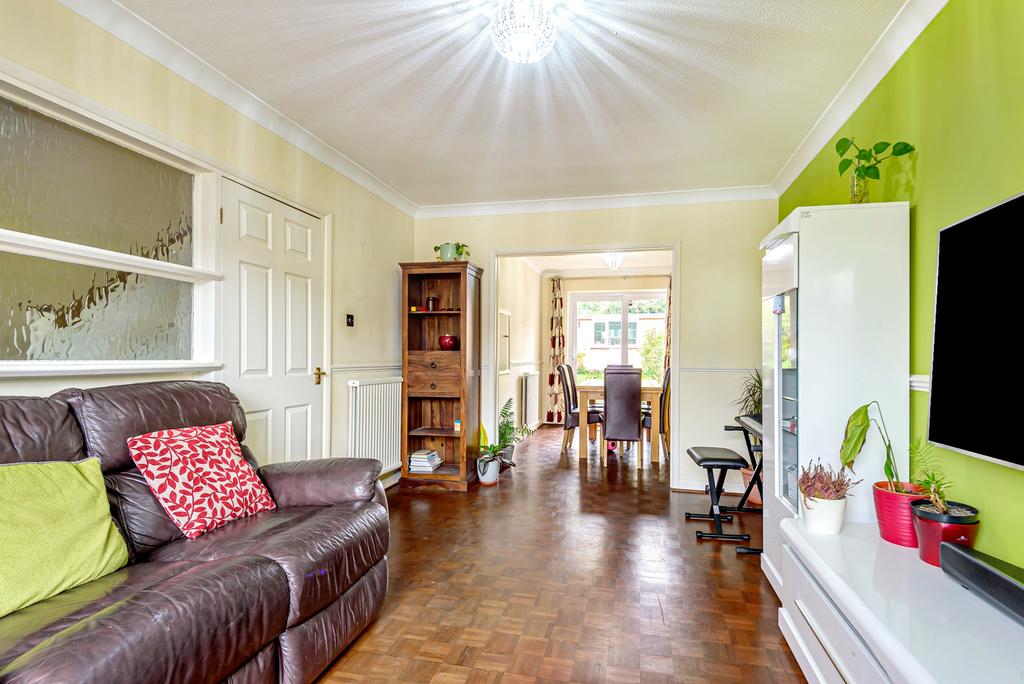 Marlborough Road, Maidenhead, SL6 3 bed terraced house £1,600 pcm (£