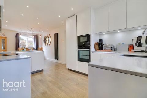 57 Cheapside West, Rayleigh, SS6 9DE
