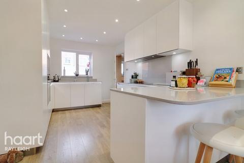 57 Cheapside West, Rayleigh, SS6 9DE