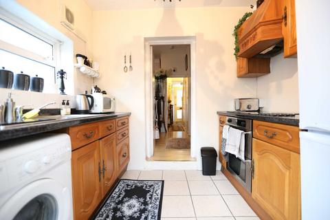 2 bedroom terraced house to rent, Caledon Road, East Ham, E6