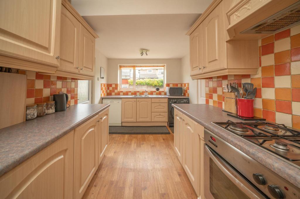 Haddon Road, Buxton, SK17 3 bed semidetached house £195,000