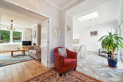 3 Hill Crescent, Clarkston, Glasgow, G76 8DQ