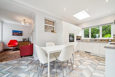 3 Hill Crescent, Clarkston, Glasgow, G76 8DQ