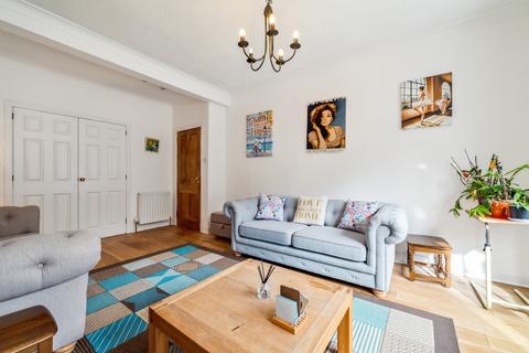 3 Hill Crescent, Clarkston, Glasgow, G76 8DQ