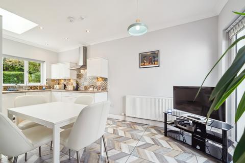 3 Hill Crescent, Clarkston, Glasgow, G76 8DQ