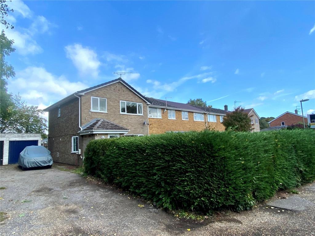 Forestside Gardens, Ringwood, Hampshire, BH24 3 bed end of terrace