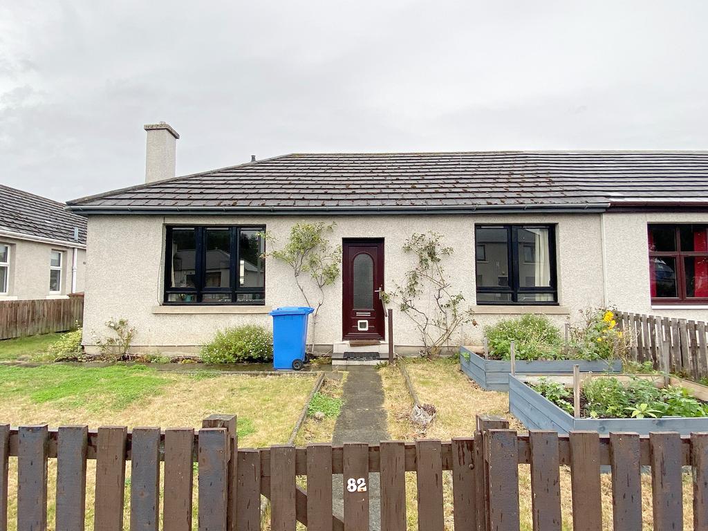 82 Bruce Gardens, INVERNESS, IV3 5EY 3 bed semidetached bungalow for