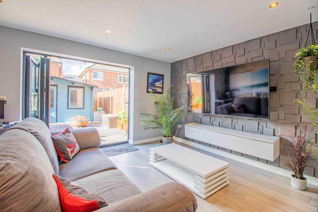 East Street, Long Eaton NG10 2DH 3 bed semidetached house £250,000