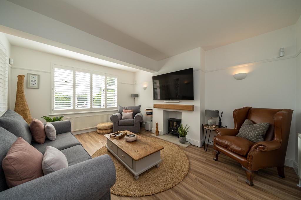 The Rye, Eaton Bray LU6 3 bed detached house for sale £700,000