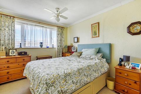 160 Colwell Drive, Witney, OX28 5NN