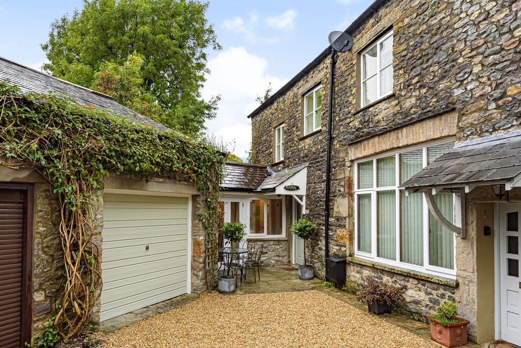 The Barn, Back Lane, Kirkby Lonsdale, LA6 2AP 3 bed barn conversion for