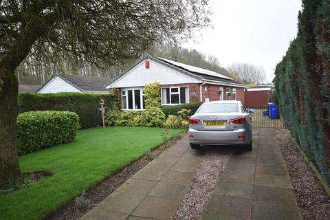 2 bedroom detached bungalow to rent, Fulmer Place, Meir Park