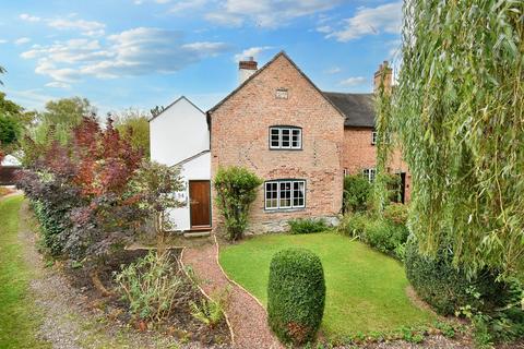 3 bedroom end of terrace house for sale, Main Street, Walton-on-Trent