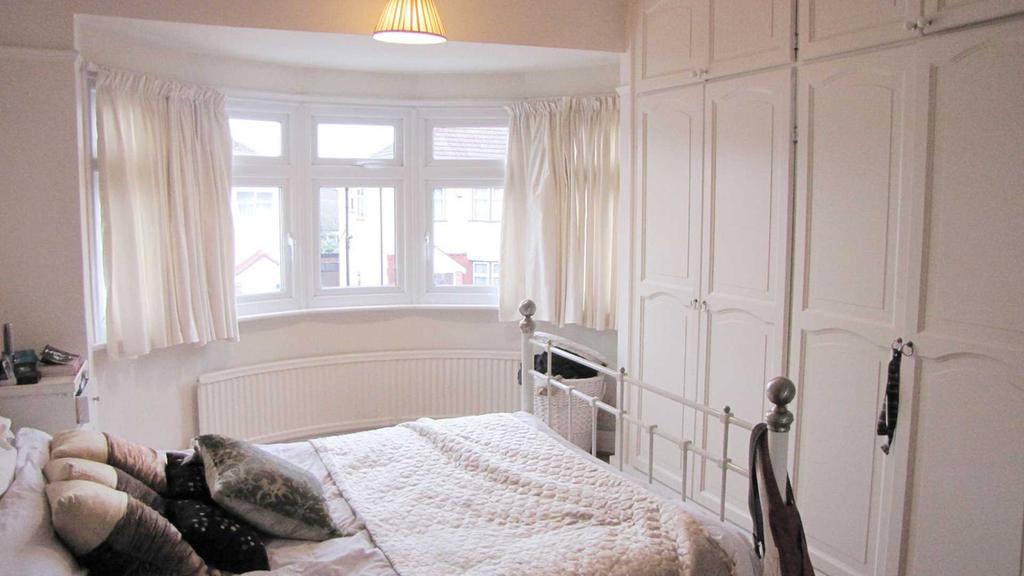 Eton Avenue, New Malden 3 bed semidetached house £2,300 pcm (£531 pw)