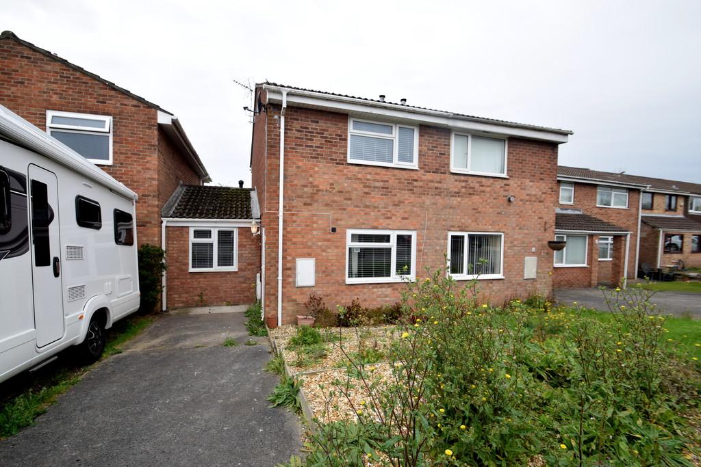 Maes Talcen, Brackla, Bridgend CF31 2LG 2 bed terraced house £159,950