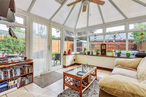 14 Chestnut Close, Waddesdon, Aylesbury, HP18 0LJ