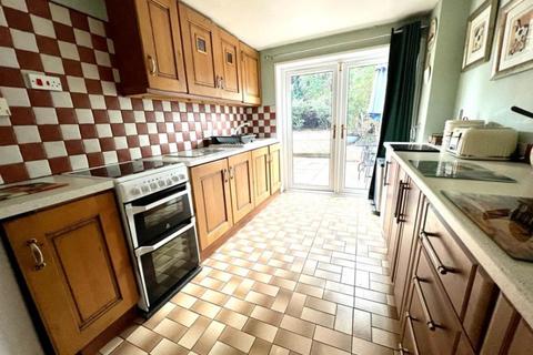 3 bedroom semi-detached house for sale - Shakespeare Road, Burntwood