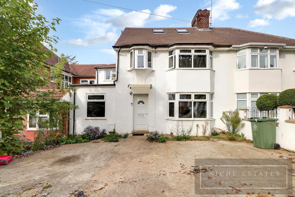 West Hill, Wembley, London, HA9 Mixed use £1,000 pcm (£231 pw)