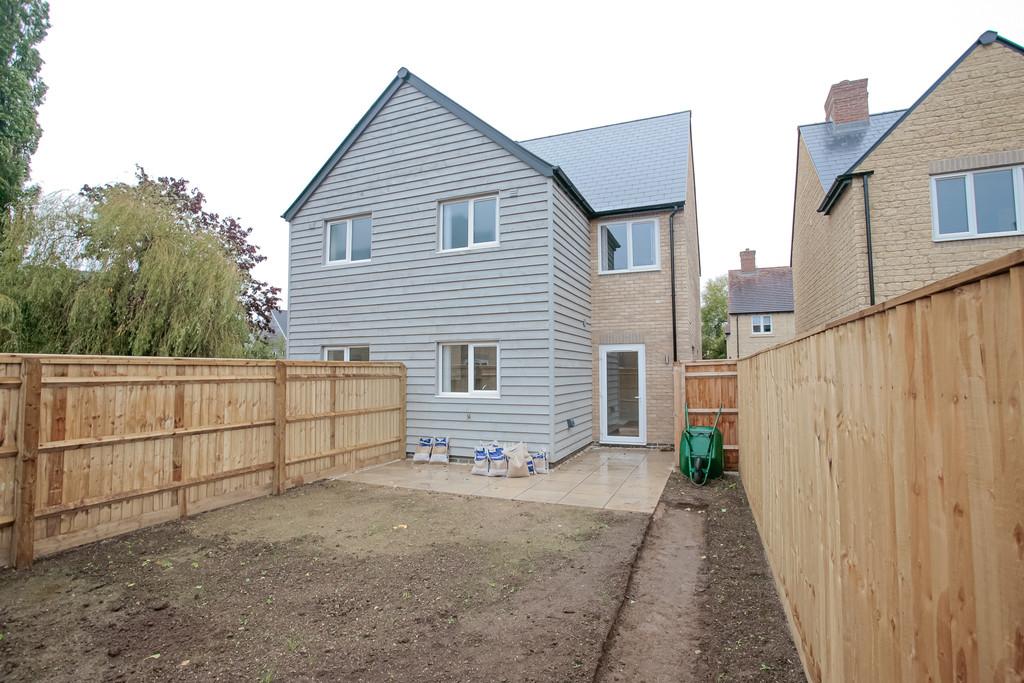 Spring Meadow, Witney 2 bed semidetached house £1,300 pcm (£300 pw)