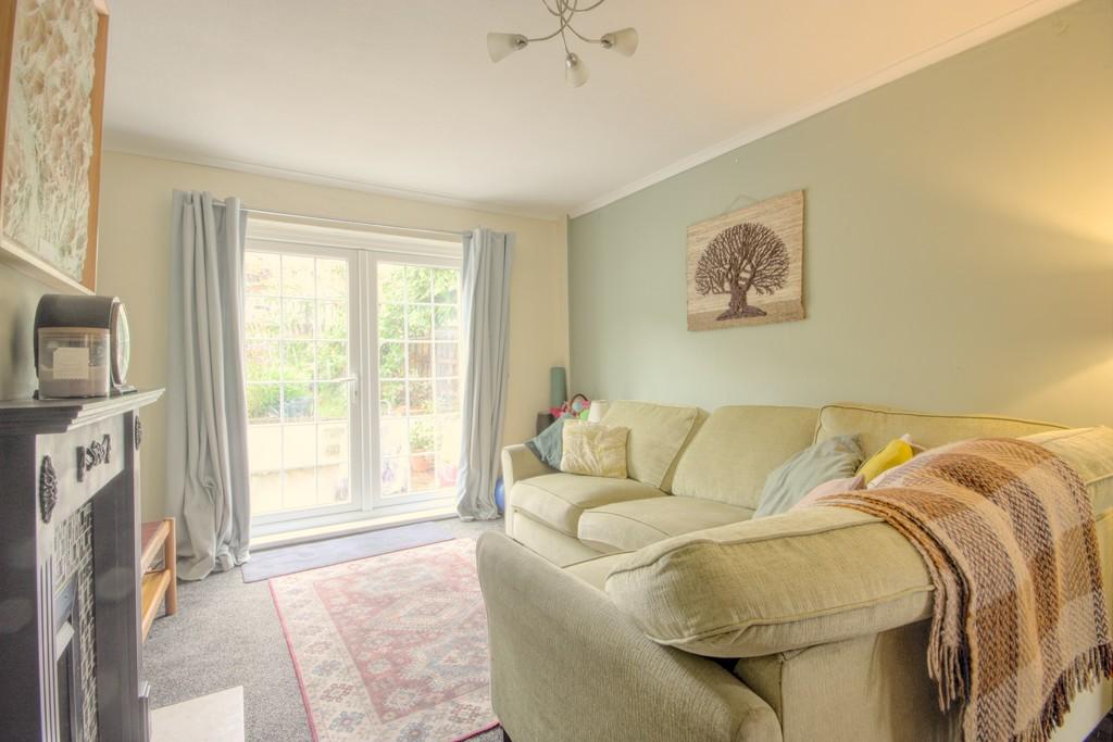 Moorview Road, Skipton 2 bed end of terrace house £155,000