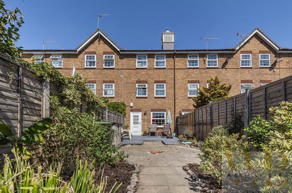 Anchor Close, Shoreham by Sea 4 bed terraced house £1,850 pcm (£427 pw)