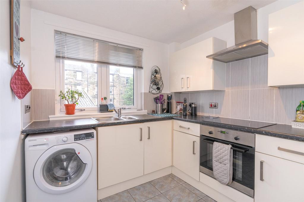 1/5 New Orchardfield, Edinburgh, EH6 2 bed flat £200,000