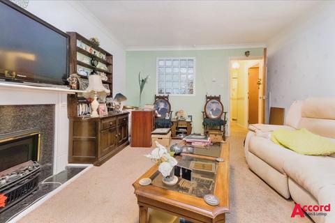 2 bedroom retirement property for sale - Abbs Cross Gardens, Hornchurch
