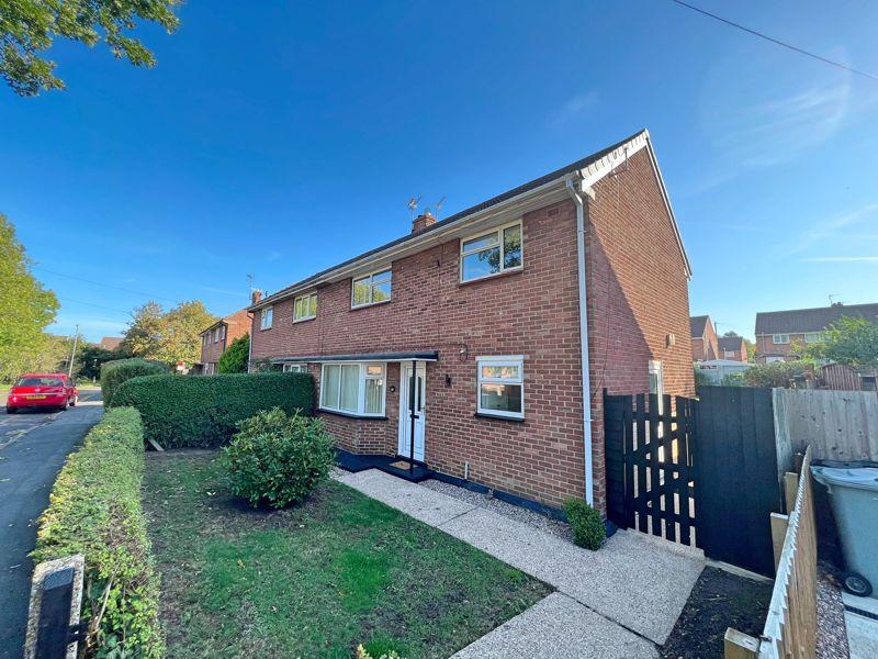 Ash Grove, Grantham 3 bed semidetached house to rent £835 pcm (£193 pw)