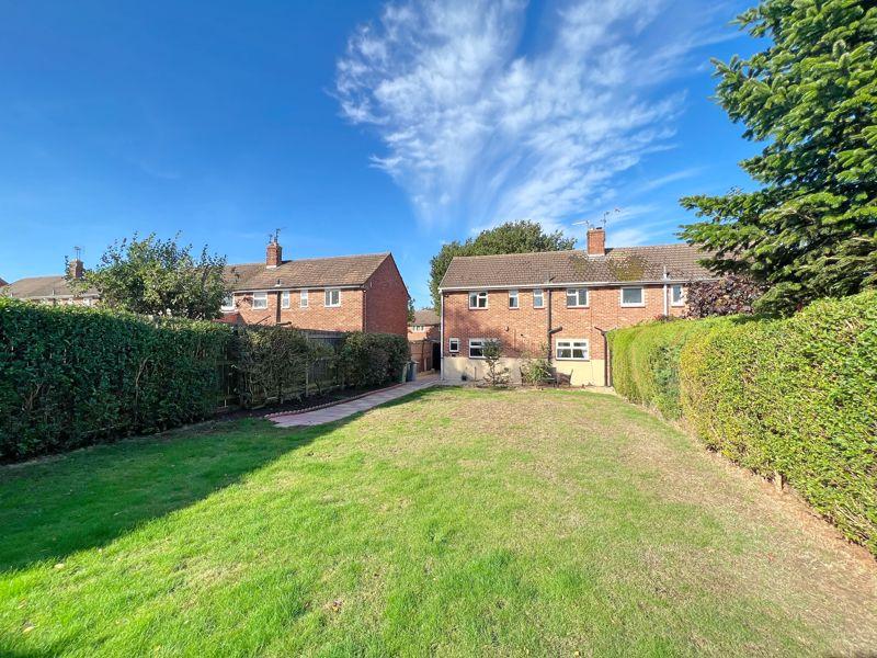 Ash Grove, Grantham 3 bed semidetached house £865 pcm (£200 pw)