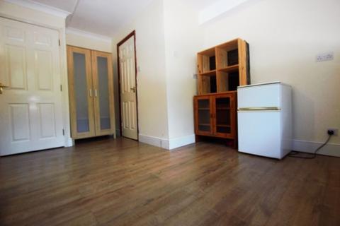 Property to rent - Westminster Drive, Bounds Green / Palmers Green N13