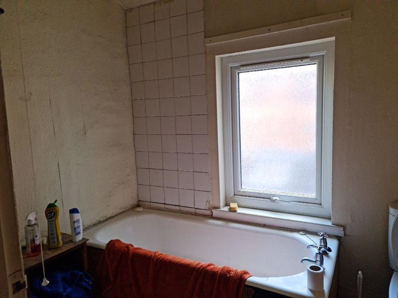 Flat 2 bathroom